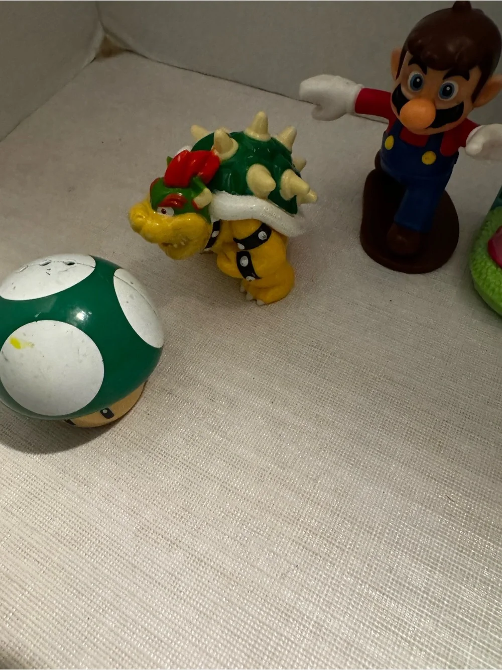 Nintendo Mario, Luigi, Peach Princess, Yoshi, Bowser, 1Up McDonalds Figurines